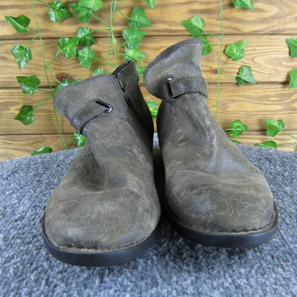 Born Women 8 Brown Suede Ankle Boots Buckle Strap‎ Low Heel Casual Comfort